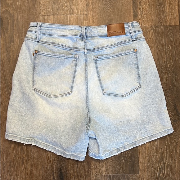 Judy Blue Rigid Magic High Rise Shorts - Picture 4 of 10